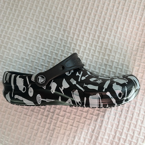 Crocs, Unisex, Adult, Kitchen Motif, size 8 W or 6 M. - Picture 3 of 6